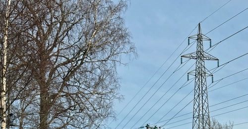 Bile av en høyspentmast